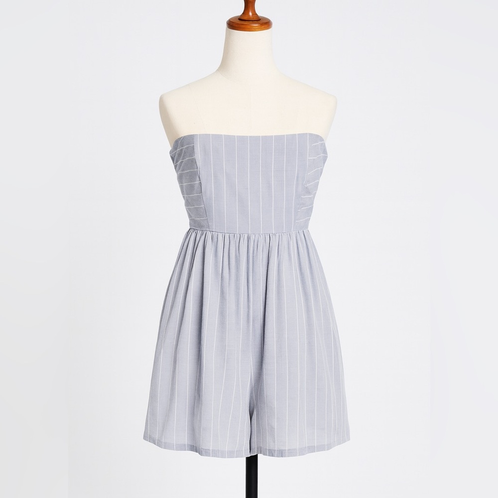 Elegant Strapless Gray Romper